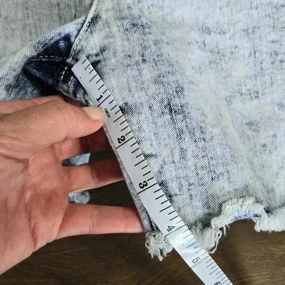 Jordache Girls Embroidered Stars Blue Denim Jean Shorts Size 12 Raw Hem - Picture 10 of 10